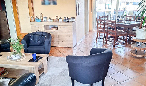 Cozy 4-room apartment with 2 balconies for rent in Neuwied (106 sqm).