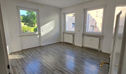 Bright 3-room apartment in a quiet location. *WALK-IN SHOWER*