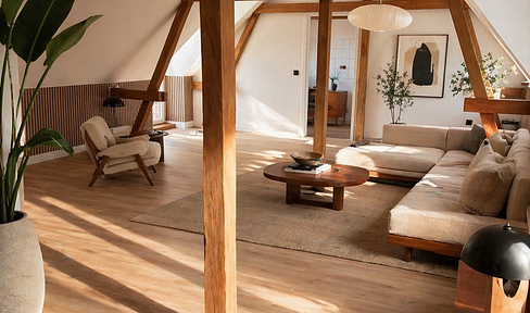 Charming attic apartment with character, in a central location.
