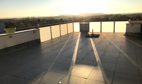 Neuwertige 4,5-Zimmer-Penthouse-Wohnung mit gehobener Ausstattung und großer Dachterrasse