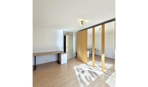 Charming 2-room apartment with balcony in Böblingen.