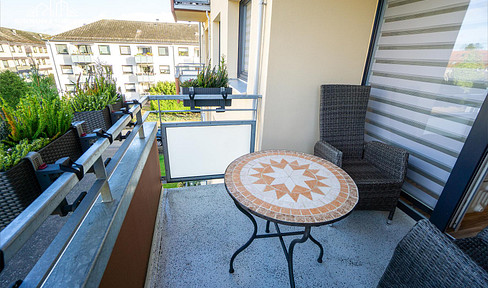 Renovated apartment with a large balcony and a high-quality built-in kitchen, located in a well-maintained building.