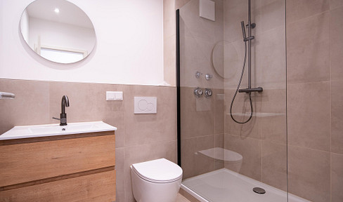 Erstbezug: Hochwertig sanierte 3-Zi.-Balkonwohnung in ruhiger Innenhoflage nahe Schlosspark