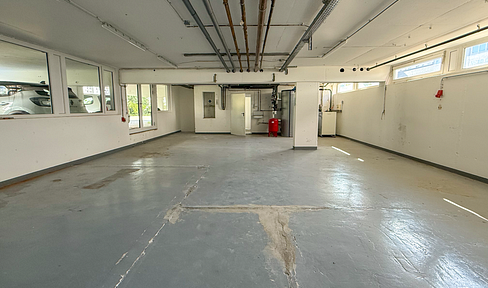 Central warehouse space in Opladen, 147 square meters, heated, ceiling height 2.5 meters.
