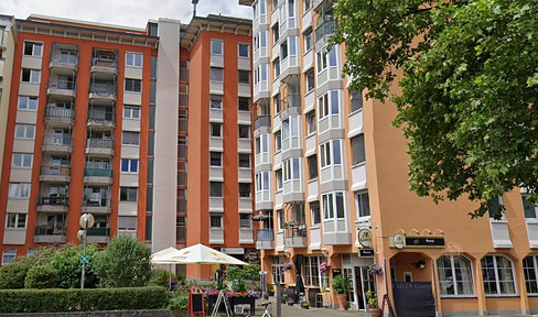 Spacious 2-room apartment in the Unterwiehre district, with views of the Lorettoberg, and including a parking space in the underground garage.