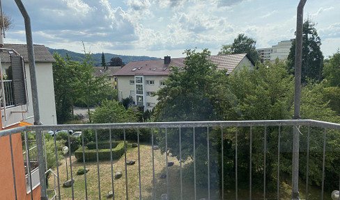 Spacious 2-room apartment in the Unterwiehre district, with views of the Lorettoberg, and including a parking space in the underground garage.