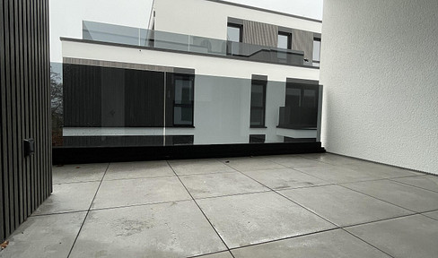 Attractive 2-room apartment with a spacious balcony, underground parking, and modern amenities.
