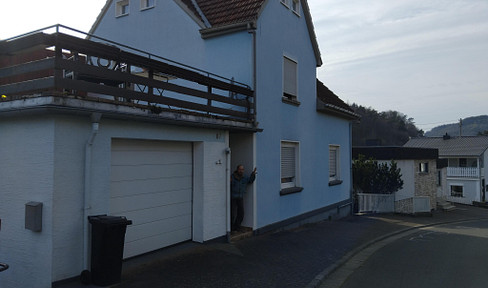 MULTI-FAMILY RESIDENCE WITH GREAT POTENTIAL: 2 apartments and a small studio.