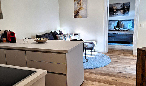 Chestnut Avenue: 2.5-room apartment, newly renovated, furnished.