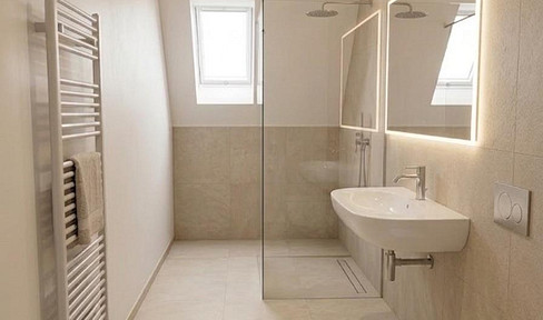 Bright 3.5-room apartment with a new bathroom on Martinistraße - suitable for shared living.