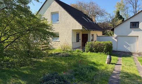 (No agency fees) Detached house in the Blumenviertel district of Berlin-Rudow – Corner plot with approximately 740 m².