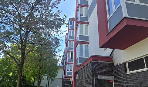 Sunny living pleasure in Derendorf: Well-maintained 2-room apartment with 2 south-facing balconies and underground parking.