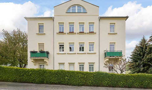 One-bedroom apartment with an outdoor parking space and fitted kitchen in Heidenau.