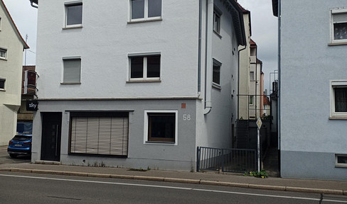 Multi-family building with 4 apartments (47-104 square meters), 1 commercial unit (up to 150 square meters), located in the Weststadt district of Reutlingen.