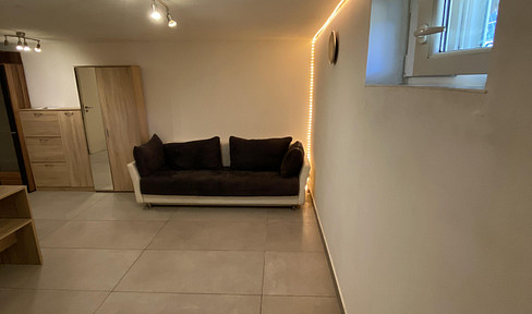 MOVE IN IMMEDIATELY! Workshop room for rent in Oberneuching – Ideal for commuters and tradespeople!