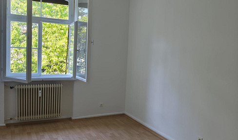 Beautiful, renovated pre-war building, shared apartment for 5 people, first occupancy, Mannheim Neckarau. Features: two bathrooms with natural light, Wi-Fi, all-inclusive.