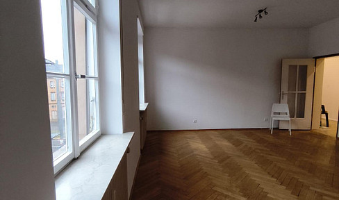 Beautiful, renovated pre-war building, shared apartment for 5 people, first occupancy, Mannheim Neckarau. Features: two bathrooms with natural light, Wi-Fi, all-inclusive.