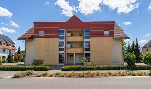 Accessible ground-floor apartment with a terrace and a share of the garden, located in the Haus Edelberg senior living facility.