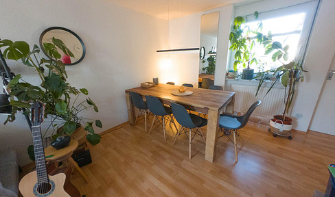 Bright 4-room maisonette apartment with a balcony in Warmbronn.