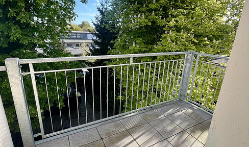 4-Raum-Wohnung | Balkon | große Küche | Abstellraum | Stellplatz