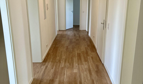 4-Raum-Wohnung | Balkon | große Küche | Abstellraum | Stellplatz