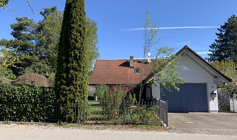 Well-maintained architect-designed house in the idyllic Würm valley.