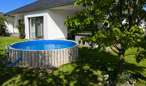 Modern bungalow with pool and fireplace in Markkleeberg / Auenhain.