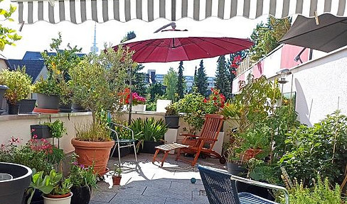 3-room maisonette apartment, centrally located, sunny, with large terraces.