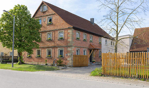 Lovingly renovated farmhouse with plenty of space for relaxation in Geslau.