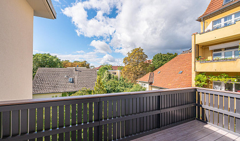 Rooftop apartment, 64 m², green and centrally located - first occupancy after renovation.