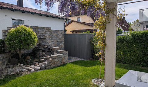 Besondere Souterrainwohnung mit Garten