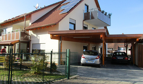 Bright 4-room apartment with a living kitchen in Neuffen.