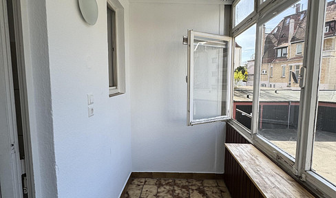 3-room apartment with two balconies, located in a desirable area of Stuttgart.