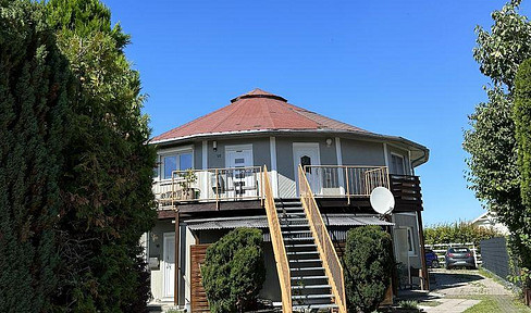 Dreamy apartment with a winter garden, a modern kitchen, and unobstructed, panoramic views!