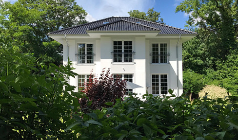 Luxury villa in a green oasis, located in the heart of Neumünster.