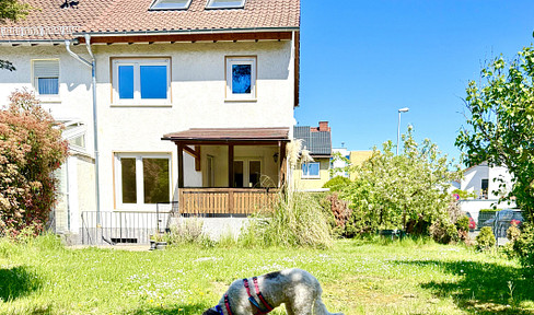 Here, you'll find happiness – in the orchard of the Vorder Taunus region. The property was renovated in 2014, and there are no realtor fees.
