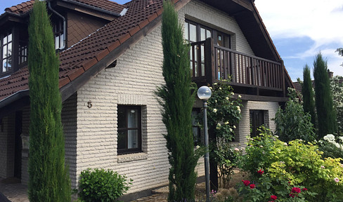 Charming single-family home with a separate apartment and plenty of space for the whole family.
