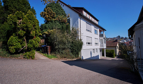 !No fees! Well-maintained 4.5-room attic apartment with parking space!