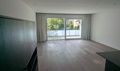 Brand new 4-room apartment in Nymphenburg, with a west-facing loggia and views of greenery.