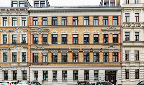 Stylish apartment in a renovated old building with a balcony – quiet location near the center of Leipzig.