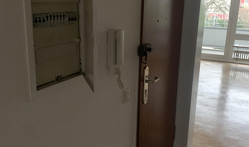 2-room apartment with over 54 square meters of living space, located in a central area of 40233 Düsseldorf.