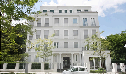 Exceptional 4-room apartment with a balcony, concierge service, and underground parking in the Diplomat's Park.