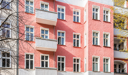 Charming 1-bedroom apartment with fitted kitchen in the heart of Friedrichshain – in the Simon-Dach neighborhood.