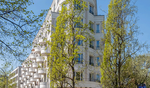 Bright, spacious 3-room apartment with a balcony, located on the Herkulesufer in the Diplomatenpark.