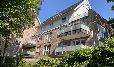 2-room apartment with balcony and underground parking space in Hamburg-Iserbrook.