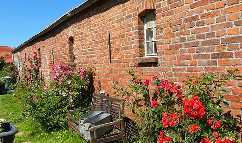 Accessible shared living accommodation for seniors, in a prime location.