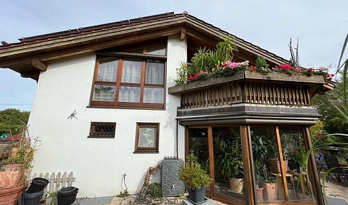 Semi-detached house with separate apartment >>NO COMMISSION<<