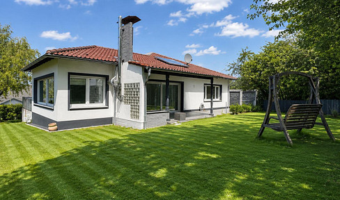Modern living at a high standard – featuring a private sauna, plenty of natural light, and a palpable sense of luxury.