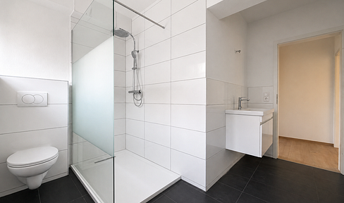Renovierte 4-Zimmer-Wohnung 138qm + riesige Dachterrasse