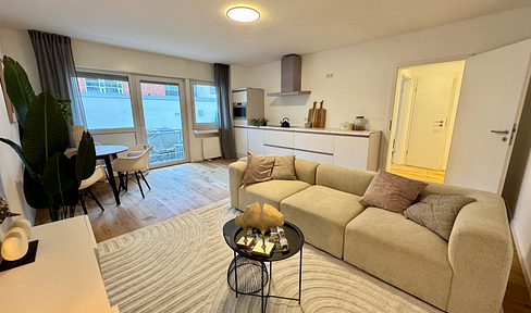 Cologne, Old Town South: Stylish, completely renovated apartment available for first occupancy, with a private parking space.